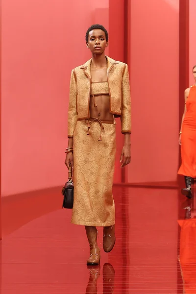 Look 46